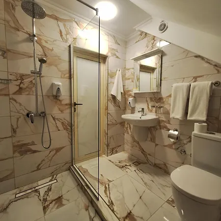 Hotel Supreme Victoria 3*